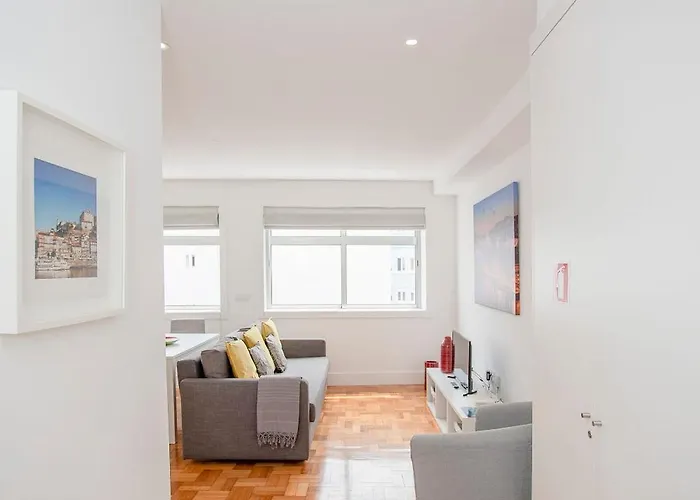 Liiiving In - Sunny Santa Catarina Apartment *