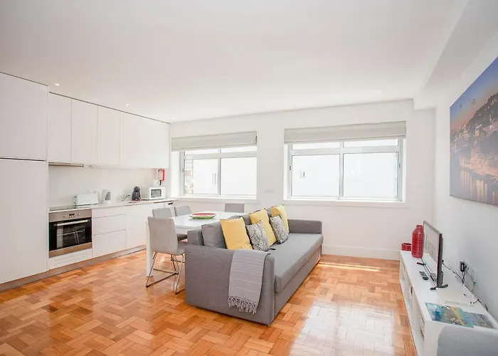 Liiiving In - Sunny Santa Catarina Apartment *