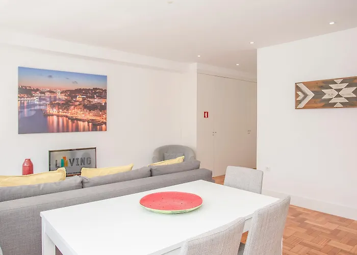 Liiiving In - Sunny Santa Catarina Oporto