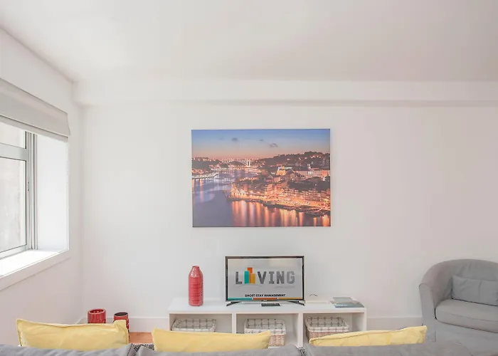 Liiiving In - Sunny Santa Catarina Apartment Porto